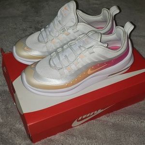 Brand New Womens Nike Air Max Axis Sneakers Prem